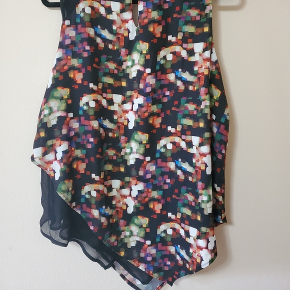 Beautiful top - Picture 5 of 5